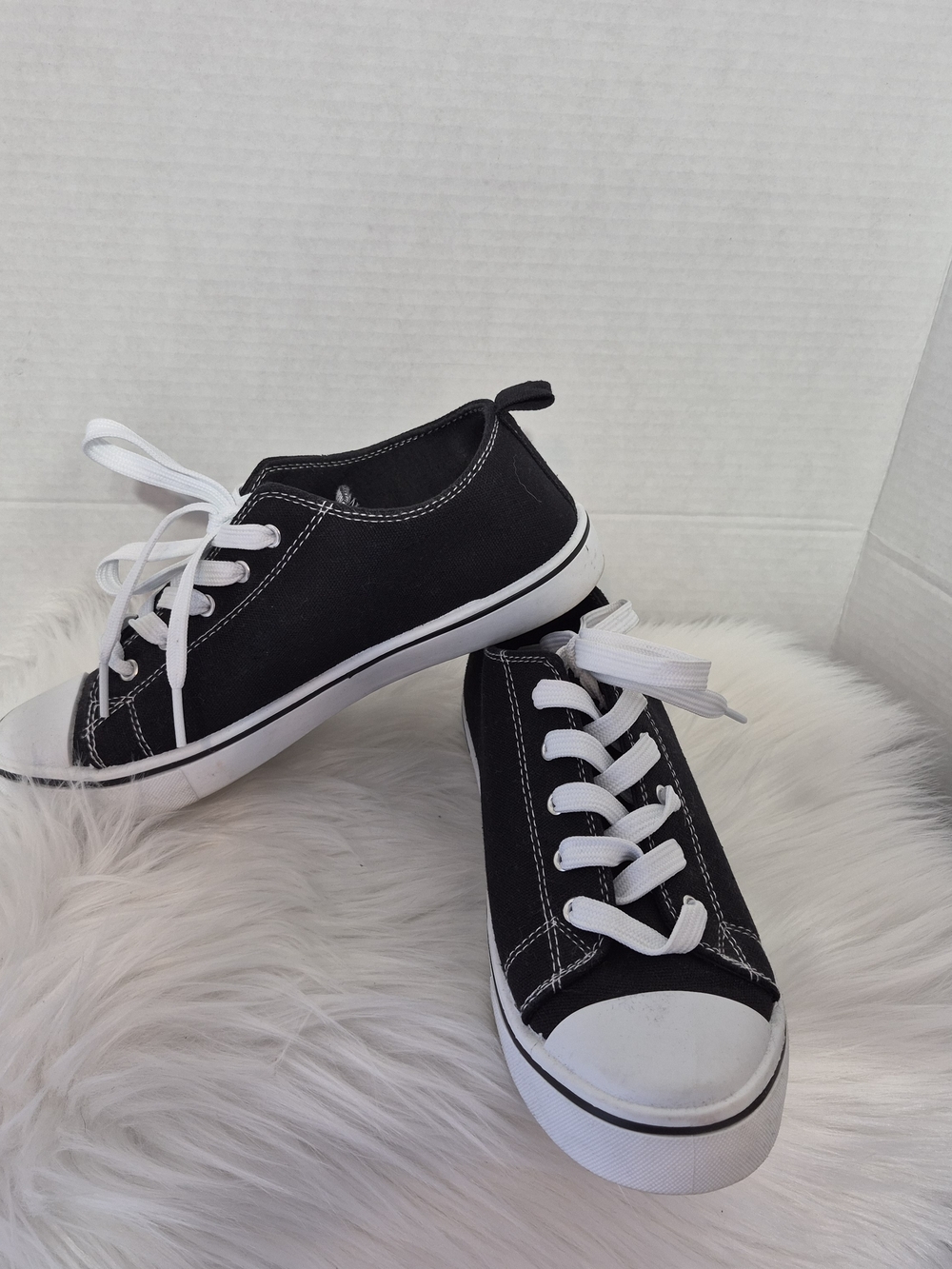 Ardene Black & White Low-Top Canvas Sneakers